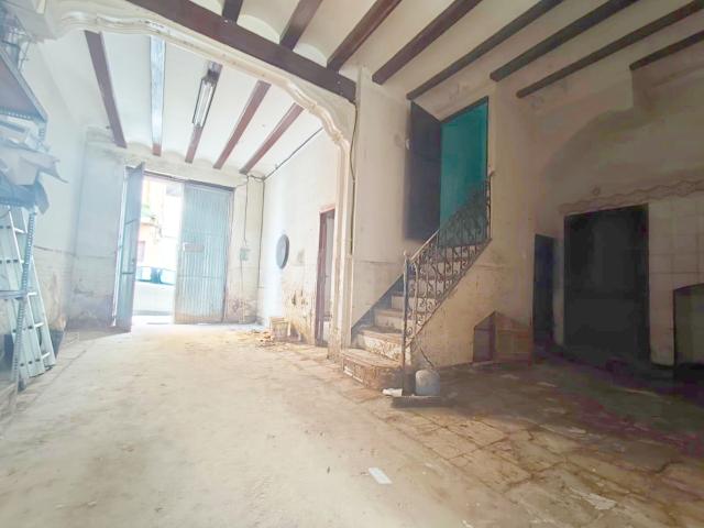 Oportunidad Única en Algemesí: Casa Unifamiliar para Reformar o Construir