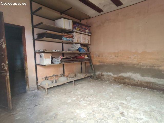 Oportunidad Única en Algemesí: Casa Unifamiliar para Reformar o Construir