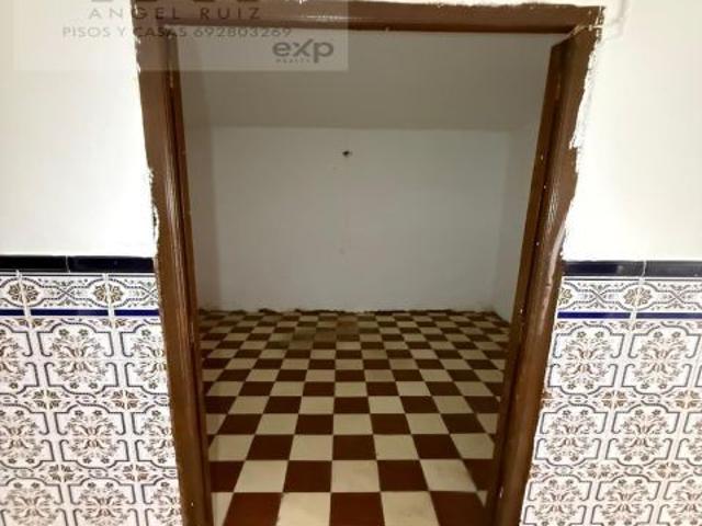 ? Oportunidad única en Arroyo de San Serván — Casa en planta baja con garaje y patio 100 m2