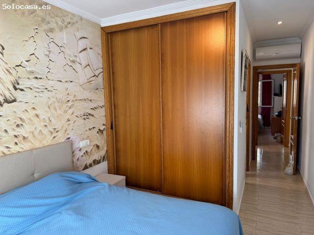 Oportunidad única en Calpe: adosado con licencia turística, solárium privado y garaje incluido