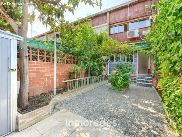 ¡Oportunidad única en el Barrio del Besòs i el Maresme! Casa de 3 plantas en
