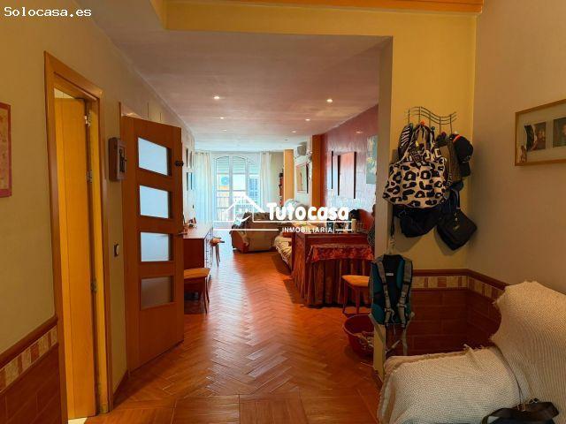 Oportunidad única en el centro de Dos Hermanas: vivienda con local comercial