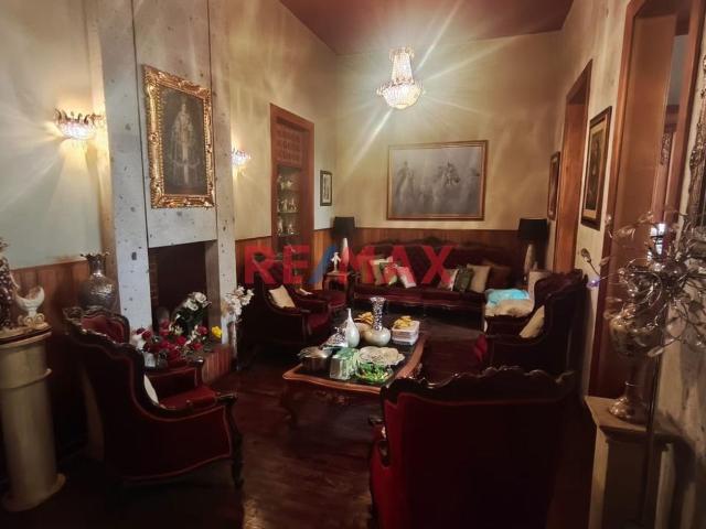 ¡Oportunidad Única En El Corazón De Arequipa! Venta De Casa Como Terreno 4 Niveles