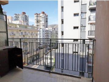 ¡Oportunidad Única en el Corazón de Torremolinos! Para reformar de tres dormitorios y un baño