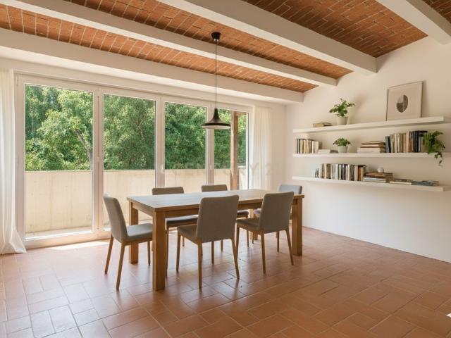 ¡Oportunidad única en el corazón del casco antiguo de Piera! Casa de pueblo con encanto y muchas posibilidades, para reformar