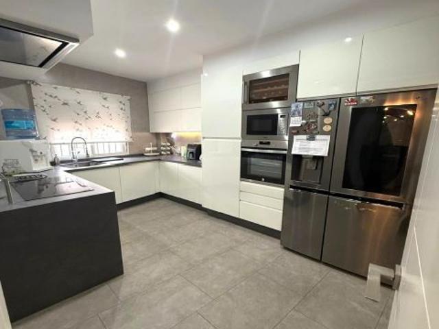 ? ¡Oportunidad única en La Algaba! Casa + Local comercial todo en uno ?