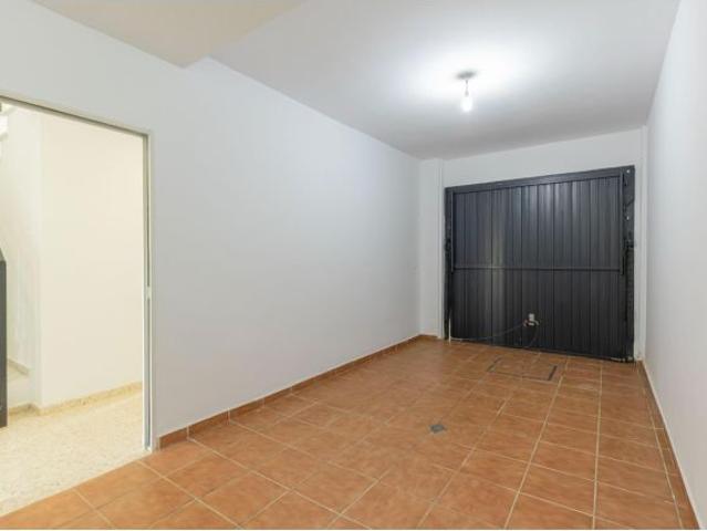 ¡Oportunidad Única en La Palma del Condado! Vivienda Lista para Entrar a Vivir