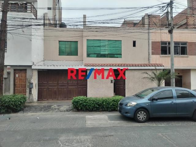 ¡Oportunidad Única En La Perla! Casa De 300 M2 Con Jardín Soñado Y Espacio Real Para Tu Familia!