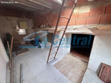 ¡Oportunidad única en Prat de Compte! Casa en venta para reformar