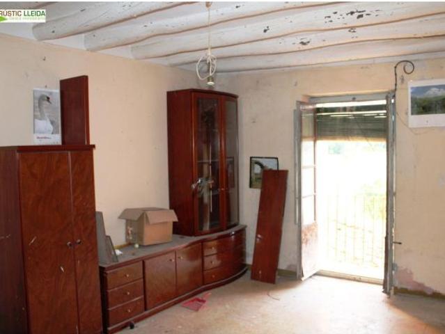 ¡OPORTUNIDAD ÚNICA EN RAURIC! Casa de piedra con gran potencial de rehabilitación