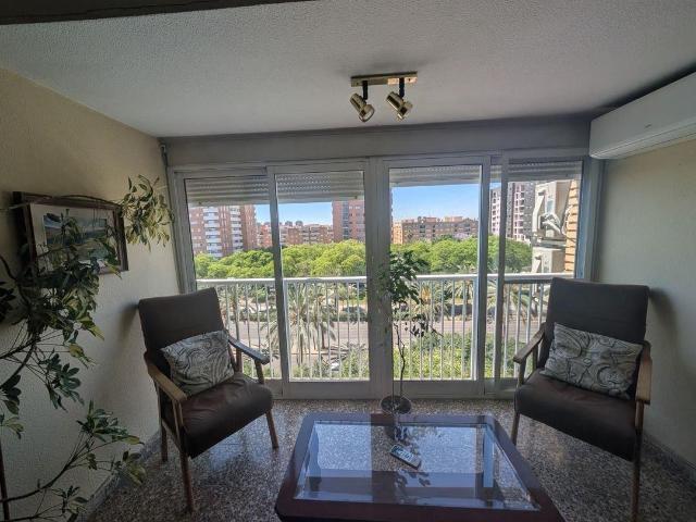 Oportunidad única en San Marcelino – Amplia vivienda lista para entrar a vivir Inmocity Inversores presenta esta fantástica vivienda de 99m2, luminosa, en excelente estado de conservación