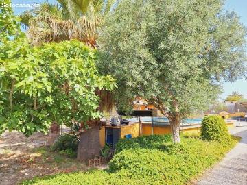 ¡Oportunidad Única! Encantador Chalet con Amplia Parcela en Alicante