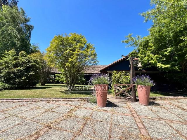 Oportunidad Única, espectacular Casa En Parcela De.