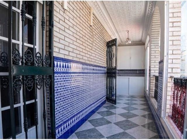 OPORTUNIDAD UNICA, Gran adosado en Alcala del Rio: Una Gran Casa o Dos Viviendas Independientes en Z