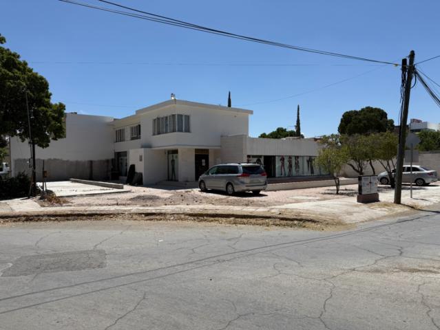 Oportunidad única para consolidar tu negocio! Local comercial en esquina en la Colonia Navarro