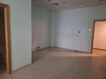 Oportunidad única para establecer o hacer crecer tu negocio. 50m² Huesca