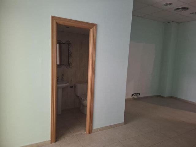 Oportunidad única para establecer o hacer crecer tu negocio. 50m² Huesca