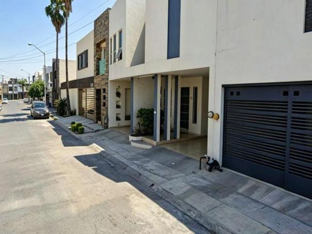 Oportunidad única por debajo de su valor comercial CASA en venta en Cumbres Elite
