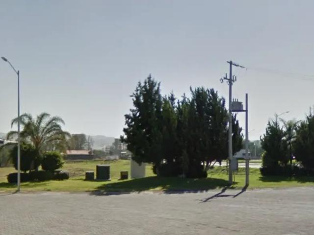 ¡Oportunidad única! Renta de Terreno Comercial en lateral de Constituyentes, Las Trojes, Corregidor