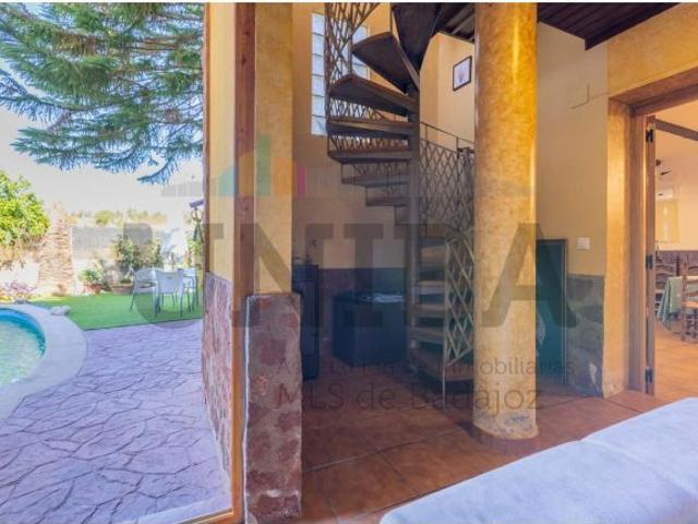 ? ¡Oportunidad única! Restaurante en funcionamiento con vivienda, piscina y terrazas en La Rabaza L