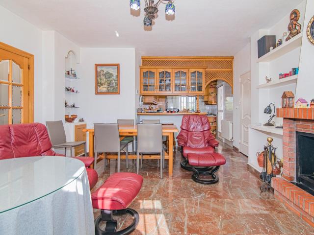 ¡Oportunidad Única! Se Vende Magnífica Casa en Esquina con Amplia Parcela