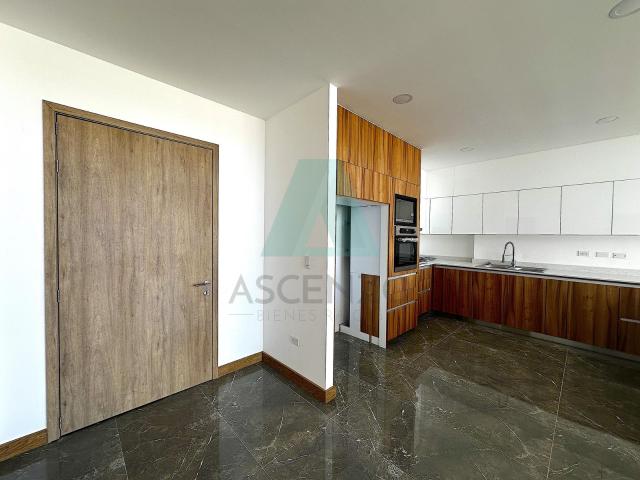Oportunidad? Venta de Departamento en Penhouse, en Torre R?o, Armmal