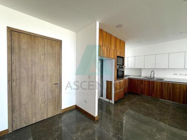 Oportunidad¡ Venta de Departamento en Penhouse, en Torre Río, Armmal