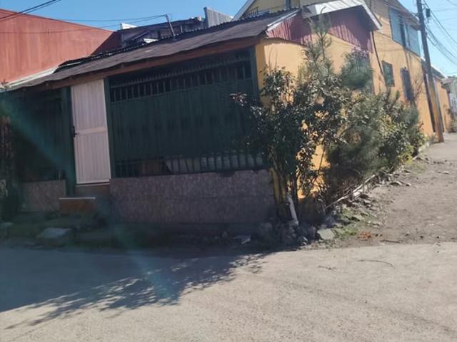 Oportunidad vendo casa en parral regularizada recibo subcidio credito hipotecario | 4 dormitorios por 65000. 00 en Parral