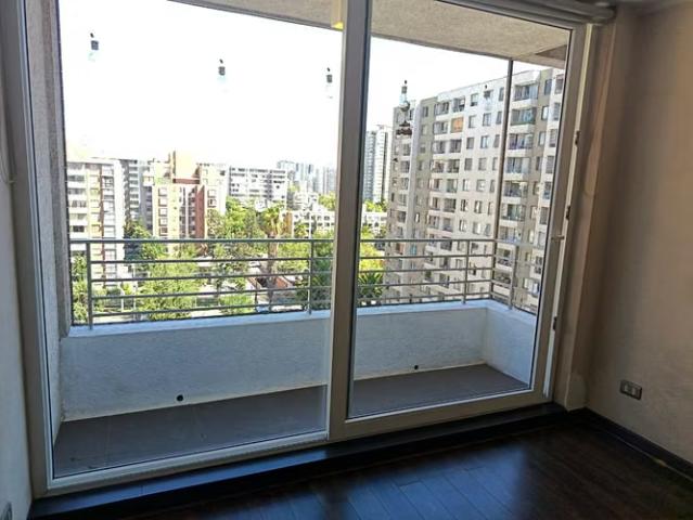 Oportunidad! Vendo departamento 2d 2b + estacionamiento en excelente sector de macul. 2 dormitorios por 3450.00 en Macul