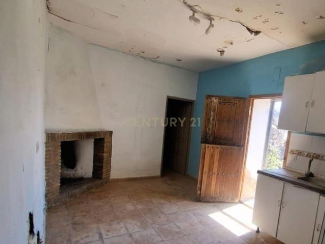 Oportunidad ! Vivienda en Castarás ubicada en un entorno natural