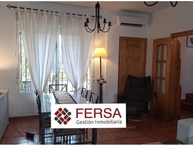 Oportunidad vivienda pareada en exclusiva urbanización junto a la playa