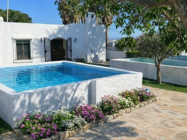 OPORTUNIDAD VIVIENDA SEMINUEVA EN MUY BUENA SITUACION EN EL CENTRO URBANO DE EL ALQUIAN