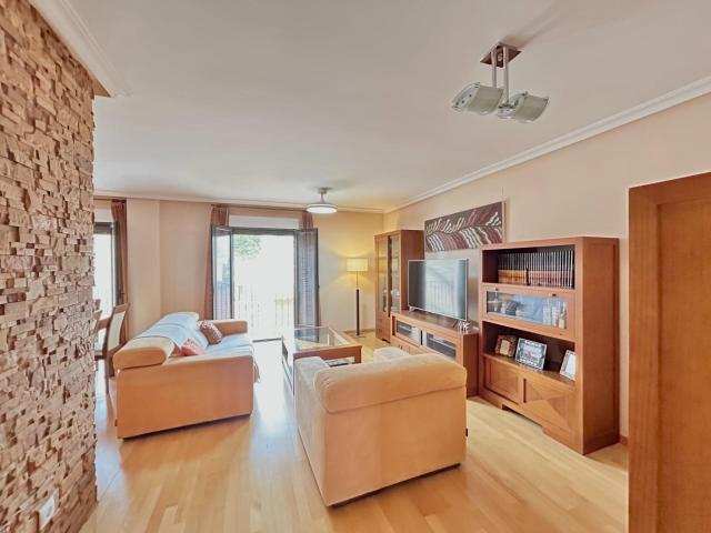 ¡Oportunidad VPO en Villafranqueza! Luminoso piso de 3 habs, garaje y trastero!