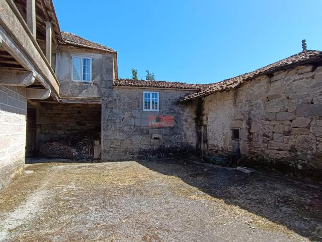 OPORTUNIDAD ZONA DE MONTERROSO  DOS CASAS CON TERRENO!