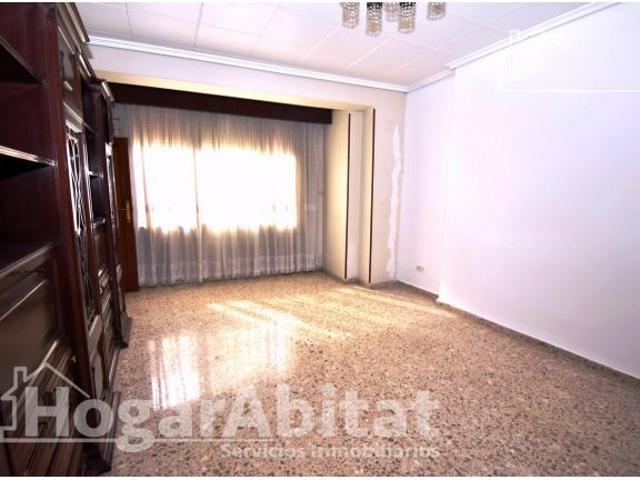 ¡OPORTUNIDAD! AMPLIO, CÉNTRICO Y LUMINOSO DE CUATRO DORMITORIOS