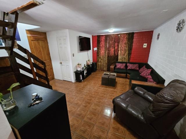 Oportunidad / Amplia Casa / Centro de Lampa / 5D+1B