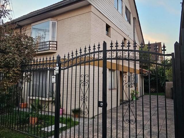 OPORTUNIDAD/ ARRIENDO CASA DE TRES PISOS ALTOS DE QUILICURA