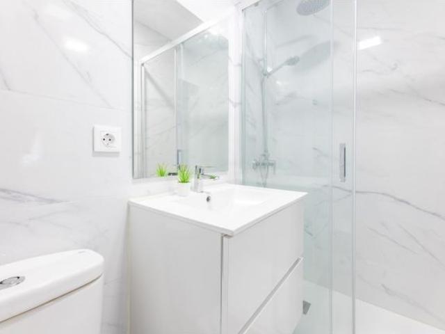 OPORTUNIDAD! BAJO VIVIENDA REFORMADA INTEGRAMENTE A ESTRENAR, TRES TERRAZAS, 4 HAB CON BAÑO EN SUIT