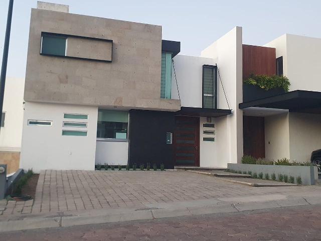 CASA EN RENTA CENTRO SUR. CUMBRES DE CIMATARIO