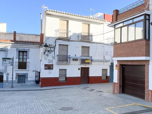 OPORTUNIDAD CASA DOS PLANTAS + LOCAL COMERCIAL