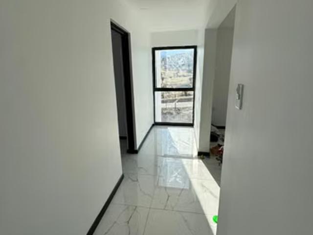 Oportunidad! Casa moderna de 360 mts2, 6D, 4B. En parcela de 5.000 mts2 | 4 dormitorios por 10000.00 en Colina