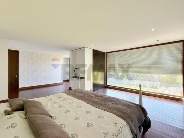 Oportunidad casa a pasos del colegio everest. 5 dormitorios por 27990.00 en Lo Barnechea