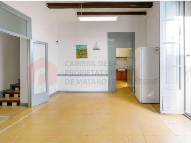 OPORTUNIDAD Casa a reformar con diferentes posibilidades