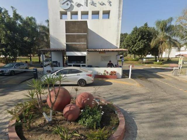OPORTUNIDAD: CASA ADJUDICADA EN FRACC ALTUS BOSQUES EN TLAJOMULCO, A UNOS METROS DE EMPRESA FRIALSA