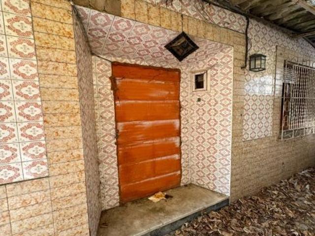 OPORTUNIDAD, CASA ADOSADA EN EL ENTREGO