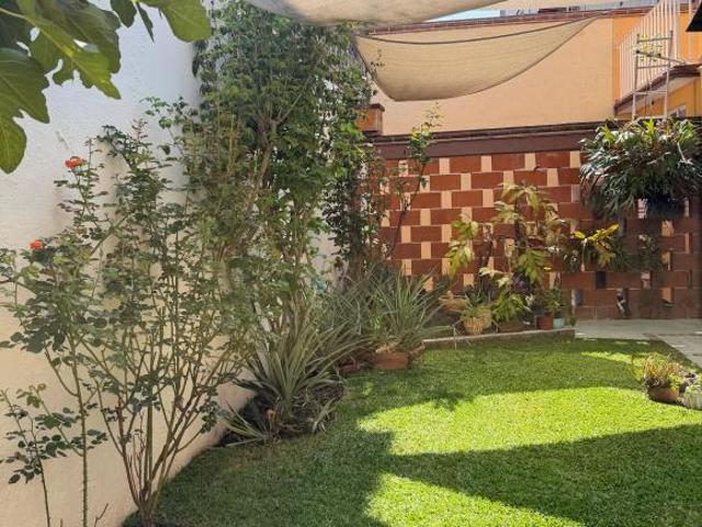 OPORTUNIDAD, Casa amplia y fresca con hermoso jardín y cisterna