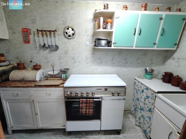 OPORTUNIDAD CASA CON TERRENO, GARAJE, ALMACENES.