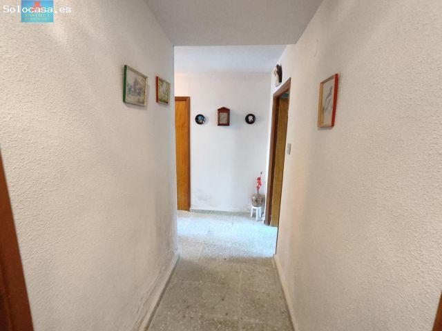 OPORTUNIDAD CASA CON TERRENO, GARAJE, ALMACENES.