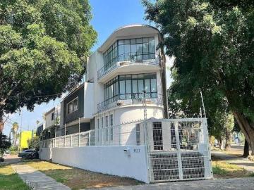 CASA DE OPORTUNIDAD / CON USO DE SUELO EN VENTA COLINIA MODERNA