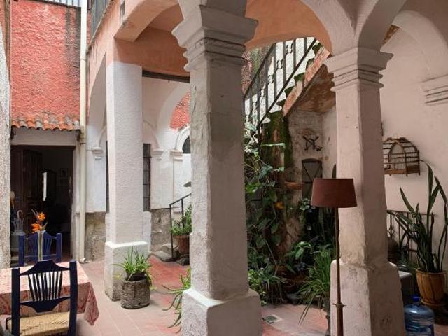 OPORTUNIDAD! Casa con uso de suelo mixto y potencial de aprovechamiento